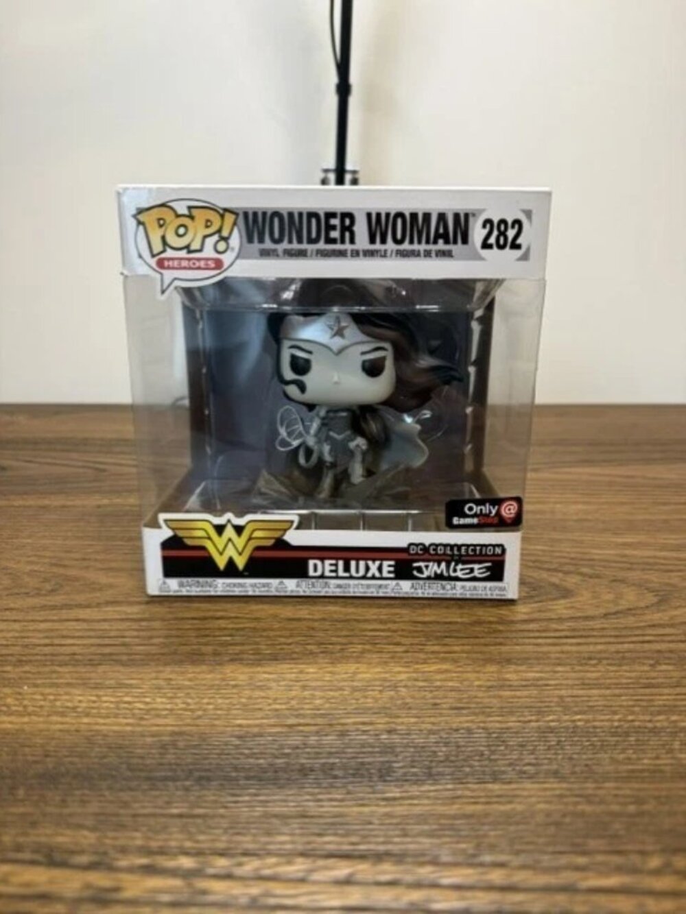 Funko Pop! WONDER WOMAN Black & White Deluxe #282 JIM LEE DC Gamestop Exclusive